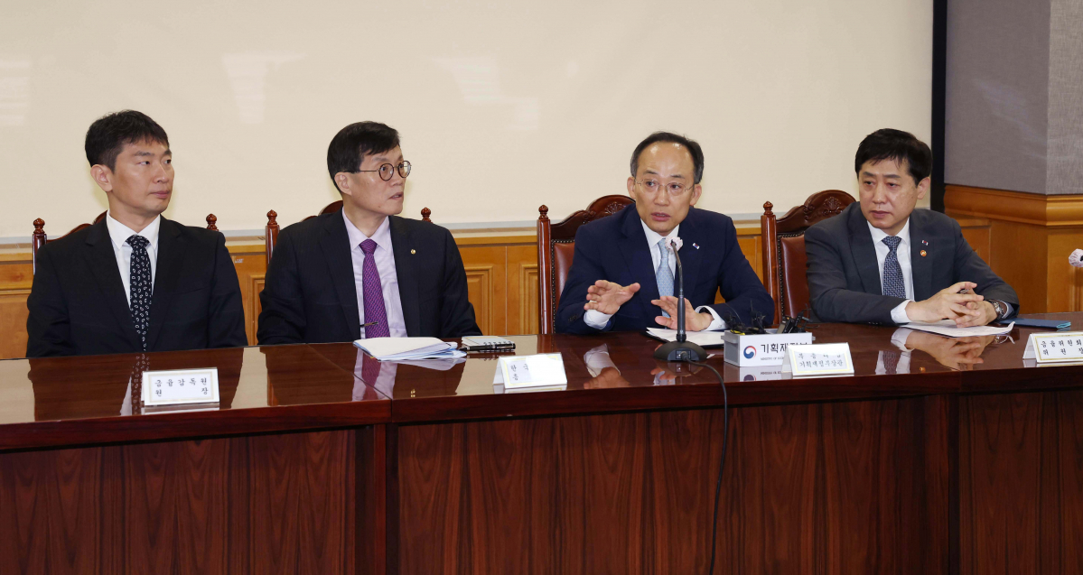 ▲추경호 부총리 겸 기획재정부 장관이 15일 서울 중구 은행회관에서 열린 비상거시경제금융회의에서 모두발언을 하고 있다. 신태현 기자 holjjak@