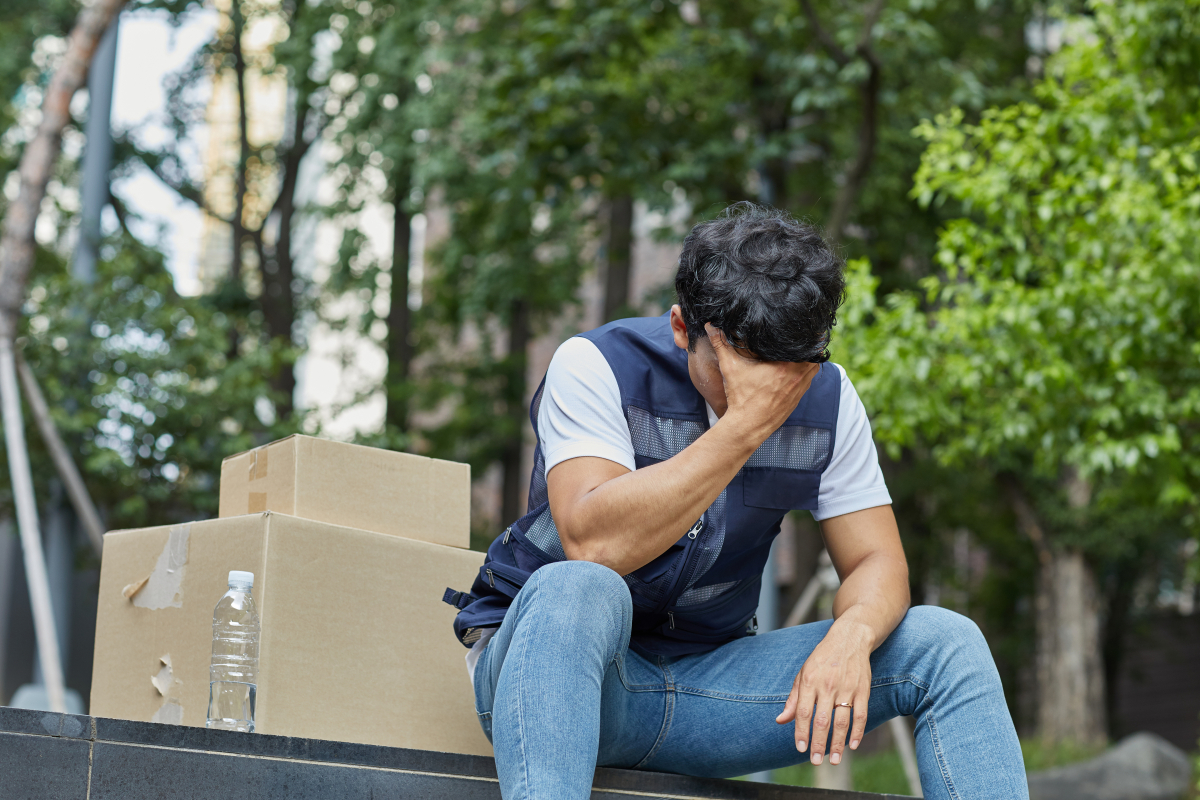 ▲날씨가 급격히 더워지며 배달 노동자의 온열질환을 막기 위해 유통업계에서 노력을 기울이고 있다. (게티이미지뱅크)