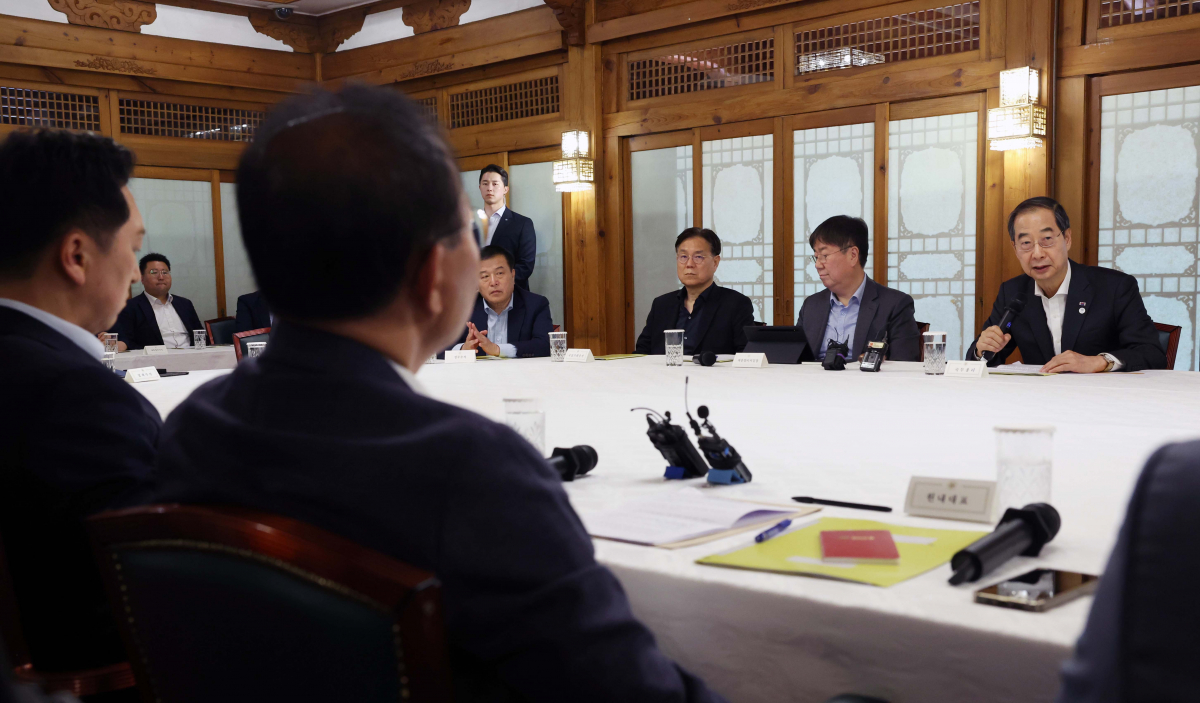 ▲한덕수 국무총리가 18일 서울 종로구 총리공관에서 열린 고위당정협의회에서 발언하고 있다. 신태현 기자 holjjak@