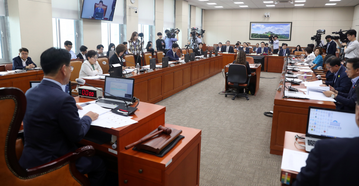 ▲19일 오후 서울 여의도 국회에서 기후위기특별위원회 전체회의가 열리고 있다. (뉴시스)
