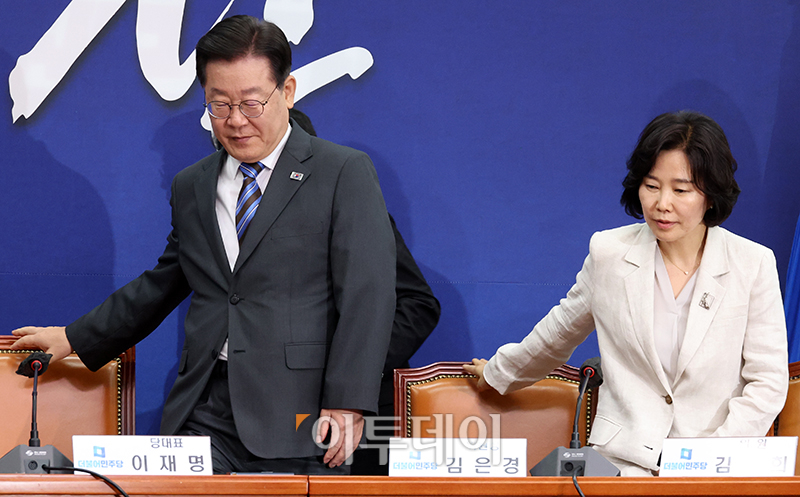 ▲20일 서울 여의도 국회에서 열린 더불어민주당 혁신기구 제1차 회의에 이재명(왼쪽) 대표와 김은경 위원장이 참석하고 있다. 고이란 기자 photoeran@