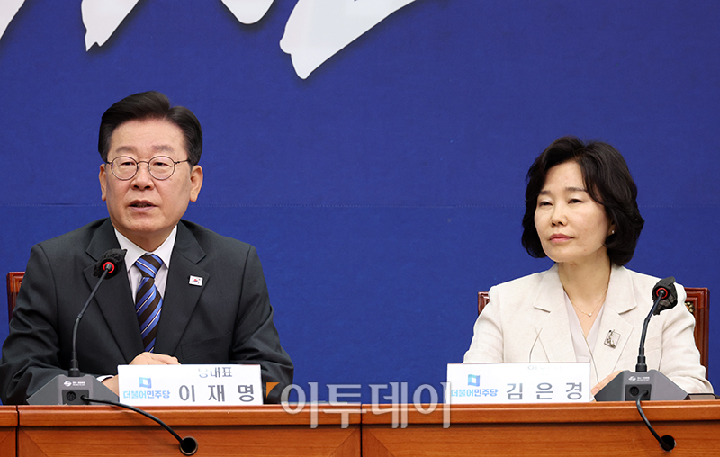 ▲20일 서울 여의도 국회에서 열린 더불어민주당 혁신기구 제1차 회의에서 이재명 대표가 모두발언을 하고 있다. 오른쪽은 김은경 위원장. 고이란 기자 photoeran@