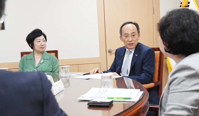 ▲추경호 부총리 겸 기획재정부 장관이 20일 오후 서울 종로구 정부서울청사에서 열린 아동보육단체 간담회에서 모두발언을 하고 있다. (사진제공=기획재정부)