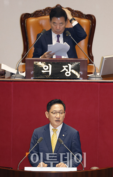 ▲배진교 정의당 원내대표가 21일 서울 여의도 국회 본회의장에서 비교섭단체 대표연설을 하고 있다. 고이란 기자 photoeran@