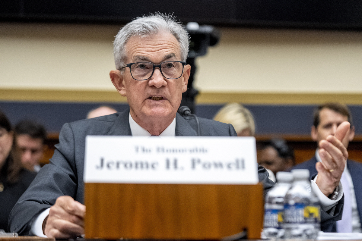 ▲제롬 파월 연방준비제도(Fed·연준) 의장이 21일(현지시간) 미국 워싱턴D.C.에서 열린 하원 금융위원회 청문회에서 연설을 하고 있다. 워싱턴D.C./AP연합뉴스

