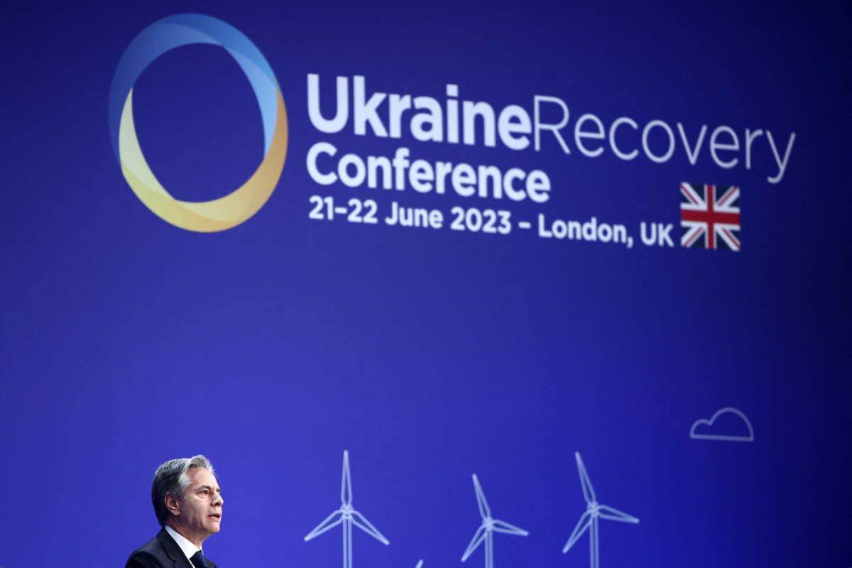 ▲21일(현지시간) 영국 런던에서 열린 우크라이나 재건 회의(URC)에서 토니 블링컨 미국 국무장관이 연설하고 있다. 런던/AFP연합뉴스