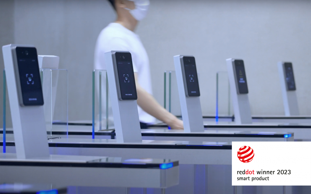 ▲이버의 스마트 디바이스 '클로바 페이스사인(CLOVA FaceSign)'이 세계 3대 디자인상으로 꼽히는 독일의 '레드닷 디자인 어워드 2023'에서 스마트 제품(Smart Product)부문 본상(winner)을 수상했다.  (사진제공=네이버)