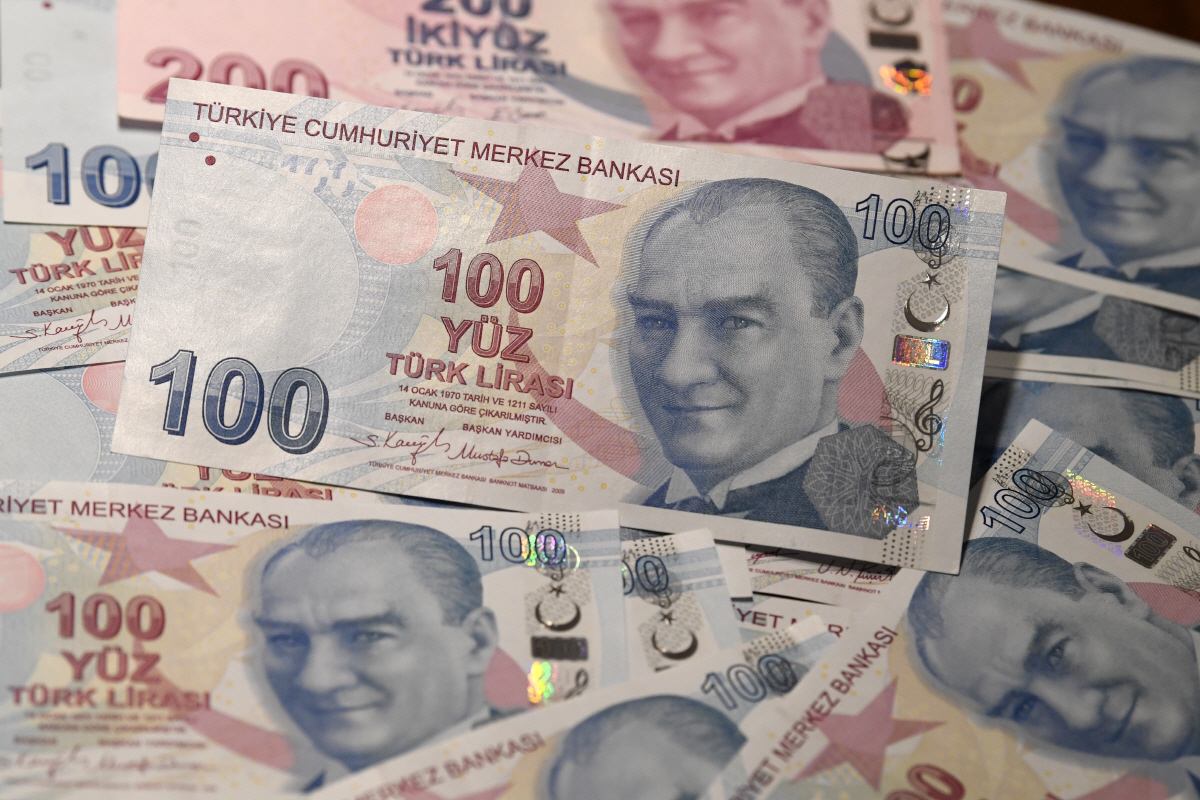 ▲튀르키예 리라화 지폐가 보인다. 이스탄불(튀르키예)/신화뉴시스