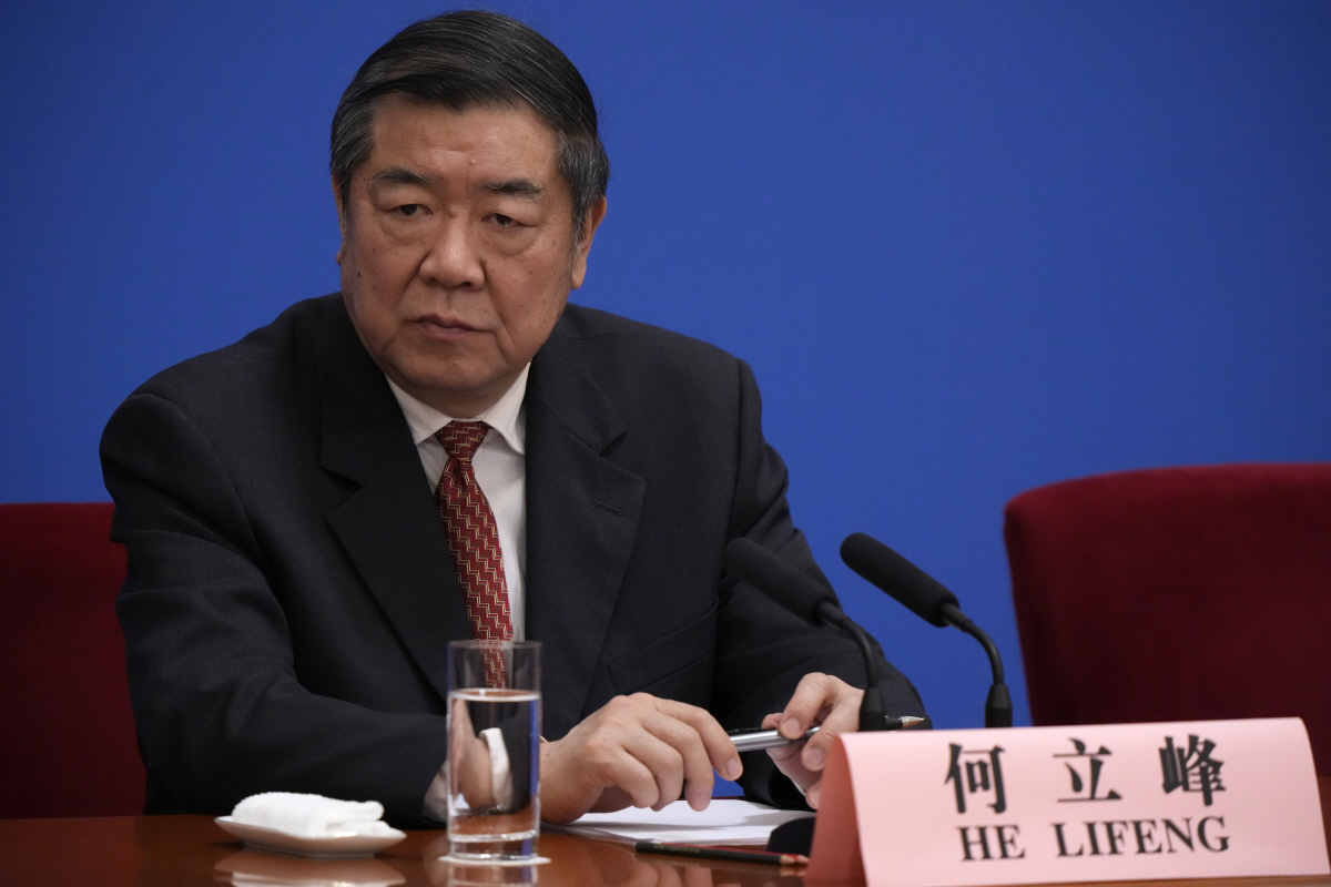 ▲허리펑 중국 부총리가 3월 13일 전국인민대표대회에 참석하고 있다. 베이징/AP뉴시스
