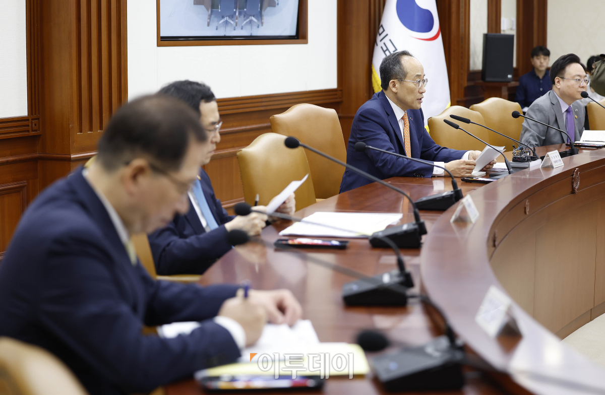 ▲추경호 경제부총리 겸 기획재정부 장관이 28일 오전 서울 종로구 정부서울청사에서 열린 '비상경제장관회 겸 수출투자대책회의'에서 모두발언을 하고 있다. 조현호 기자 hyunho@