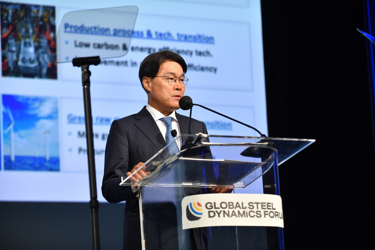 ▲최정우 회장이 27일(현지시간) 미국 뉴욕에서 열린 WSD ‘Global Steel Dynamics Forum’에서 기조연설을 하고 있다. (사진제공=포스코그룹)