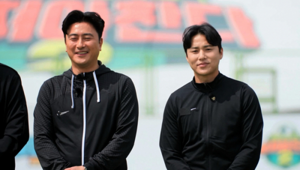 ▲'뭉쳐야 찬다2' 안정환, 백지훈(사진제공=JTBC)
