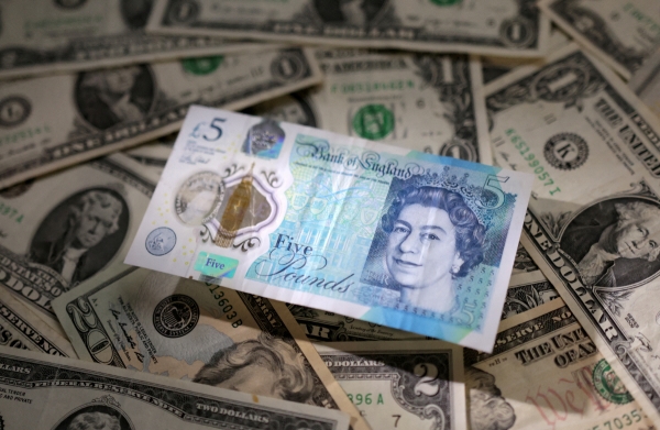 ▲영국 파운드화와 미국 달러의 지폐가 보인다. 로이터연합뉴스
