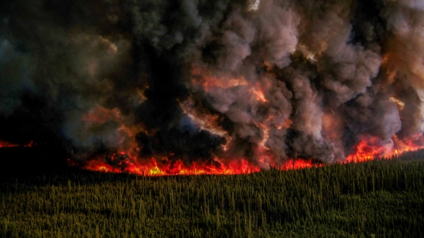 ▲캐나다 브리티시컬럼비아주 포트넬슨에서 3일 산불이 번지고 있다. 포트넬슨(캐나다)/로이터연합뉴스
