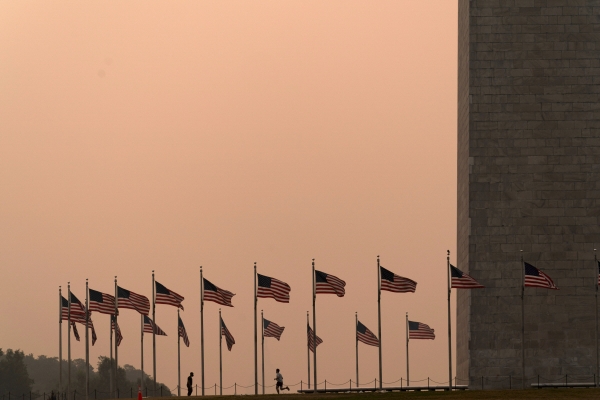 ▲미국 워싱턴 기념탑 주변이 8일(현지시간) 산불 연기로 뒤덮여 있다. 워싱턴D.C./AP뉴시스
