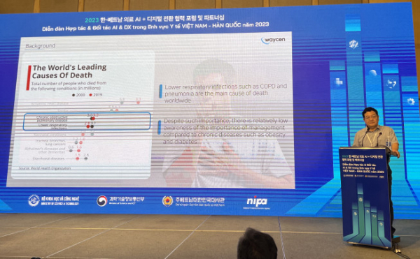 ▲김경남 웨이센 대표가 한-베트남 의료 AI+DX 협력 포럼에서 발표하고 있다. (사진제공=웨이센)