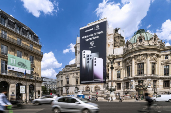 ▲삼성전자가 파리 오페라 가르니에 외벽에 마련된 갤럭시 옥외 광고에 '2030 부산 엑스포' 로고를 포함하고 박람회 유치 활동을 알리고 있다. (사진제공=삼성전자)