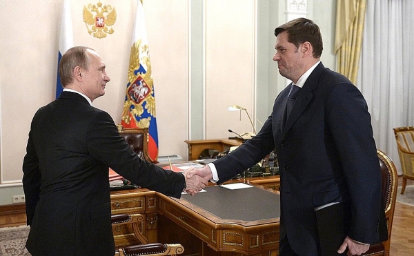 ▲알렉세이 모르다쇼프(오른쪽)가 2015년 1월 19일 블라디미르 푸틴 러시아 대통령과 악수하고 있다. 출처 크렘린궁 웹사이트
