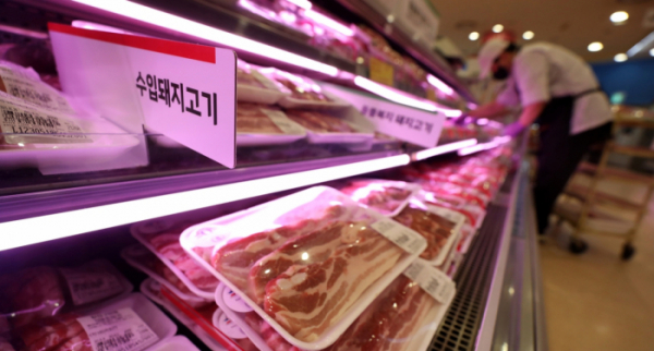 ▲서울의 한 대형마트에서 수입산 돼지고기가 판매되고 있다.  (뉴시스)