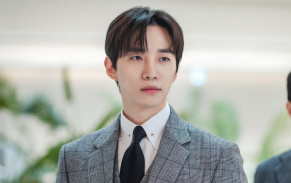 ▲'킹더랜드' 이준호(사진제공=앤피오엔터테인먼트, 바이포엠스튜디오, SLL)