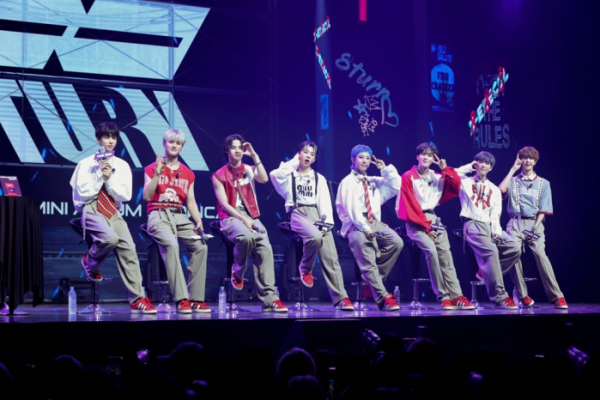 ▲8TURN(에잇턴)(사진 = MNH엔터테인먼트 제공)