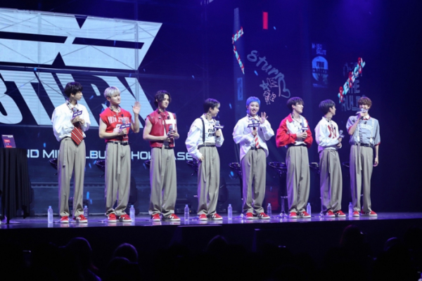 ▲8TURN(에잇턴)(사진 = MNH엔터테인먼트 제공)