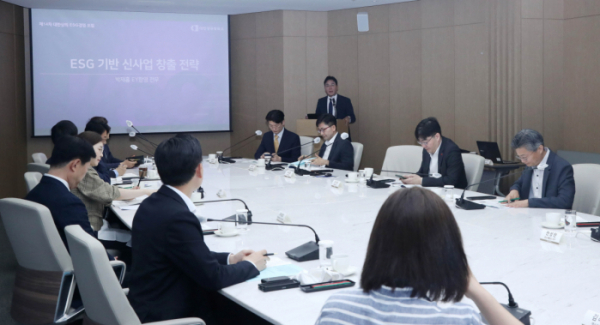 ▲박재흠 EY한영 전무가 ‘ESG 기반 신사업 창출 전략’이라는 주제로 발표를 하고 있다. (사진제공=대한상공회의소)