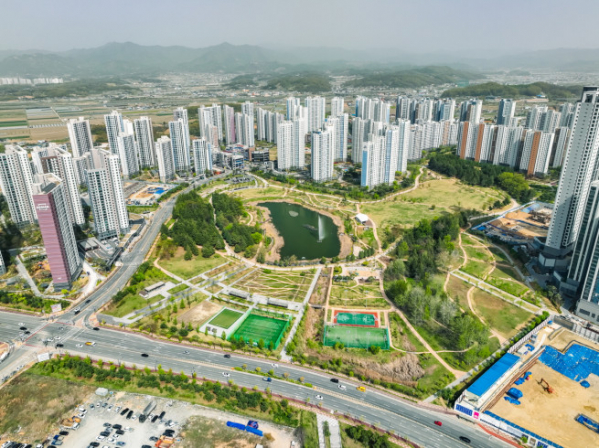 ▲제13회 대한민국 조경대상 국무총리상을 수상한 태영건설의 '공원중심도시, 에코시티'. (사진제공=태영건설)