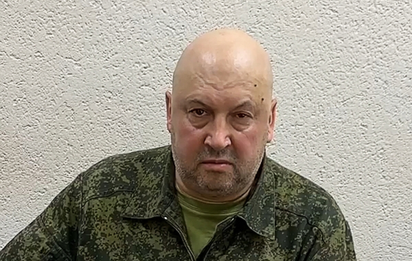 ▲세르게이 수로비킨 러시아 장군이 24일(현지시간) 비디오 연설을 하고 있다. 타스연합뉴스
