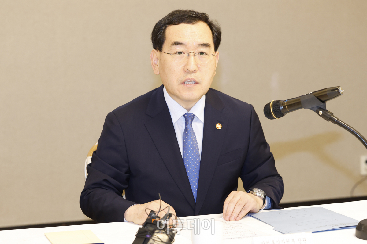 ▲이창양 산업통상자원부 장관이 3일 서울 종로구 정부서울청사에서 열린 '민주노총 총파업에 따른 산업부-경제단체 긴급 간담회'에서 모두발언을 하고 있다. 조현호 기자 hyunho@