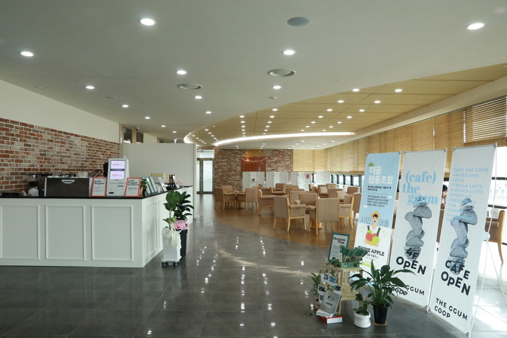 ▲3일 대구 혁신도시 한국산업단지공단 본사 내에 지역 청년들이 창업해 운영하는 카페 ‘더꿈’이 문을 열었다.  (사진제공=한국산업단지공단)
