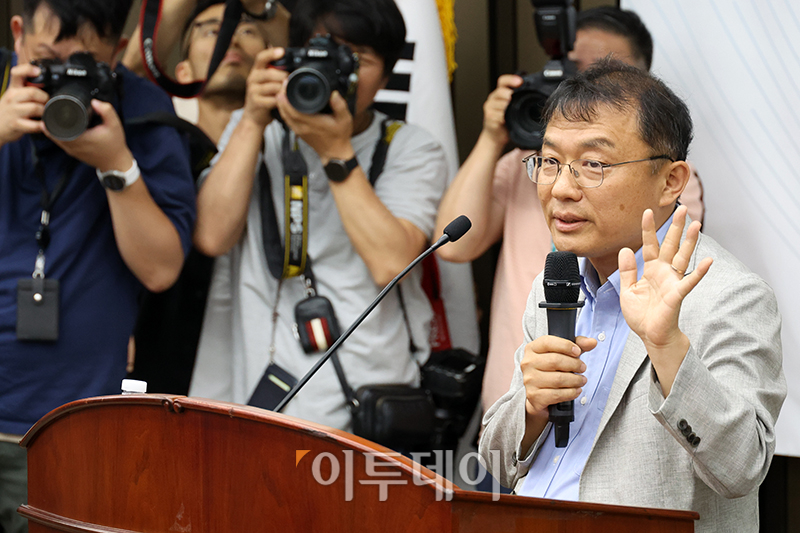 ▲민경우 대안연대 공동대표가 3일 서울 여의도 국회에서 열린 국민의힘 의원총회에서 강연을 하고 있다.  (고이란 기자 photoeran@)