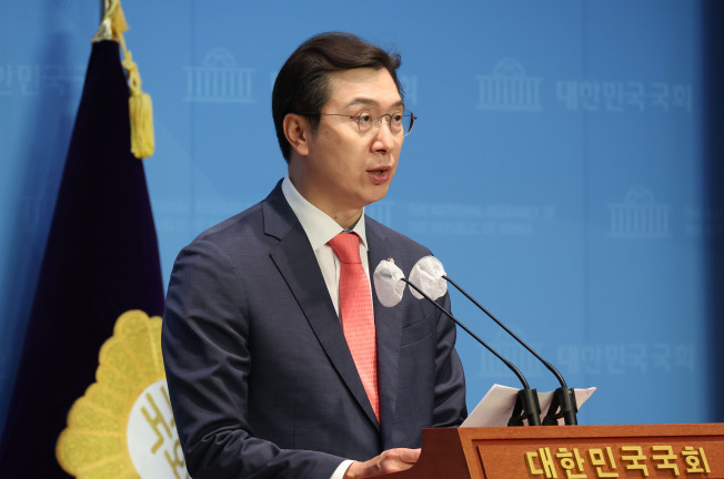 ▲국민의힘 강민국 수석대변인이 6일 오후 서울 여의도 국회 소통관에서 논평을 발표하고 있다. (연합뉴스)