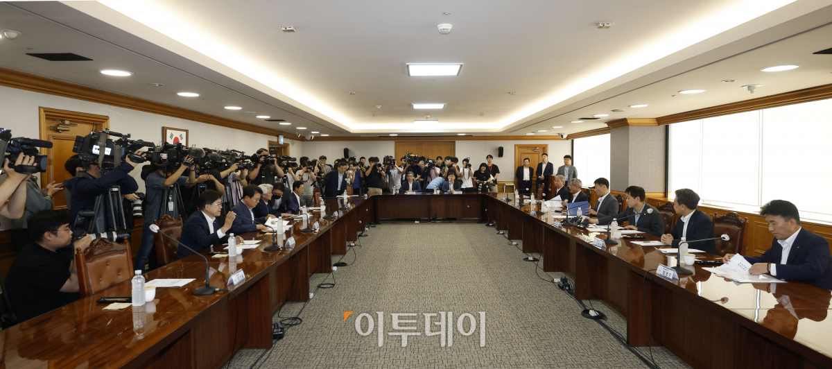 ▲5일 오전 서울 중구 은행회관에서 '금융위원회-금융감독원-은행 지주회장 간담회'가 열리고 다. 조현호 기자 hyunho@