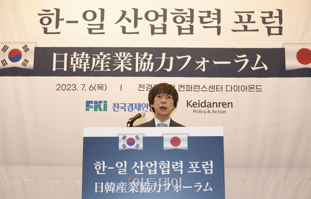 ▲마쓰오 다케히코 경산성 통상정책국장이 6일 오전 서울 영등포구 전경련회관 컨퍼런스센터에서 열린 '한-일 산업협력 포럼'에서 일본 정부 대표 인사말을 하고 있다. 조현호 기자 hyunho@