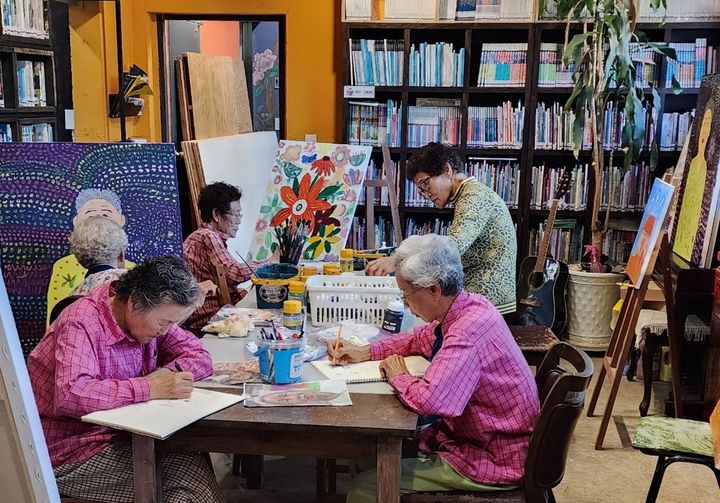 ▲의왕시 올랑올랑 교동학습마을 '시화 그림' 프로그램. (경기도)