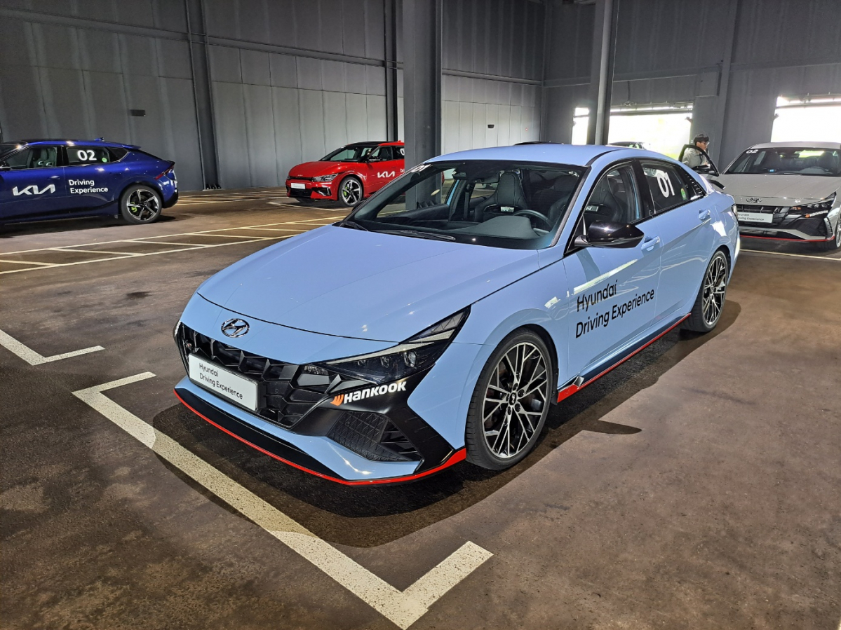 ▲HMG 드라이빙 익스피리언스 현대 레벨3 프로그램에 사용되는 '아반떼 N DCT'. (이민재 기자 2mj@)