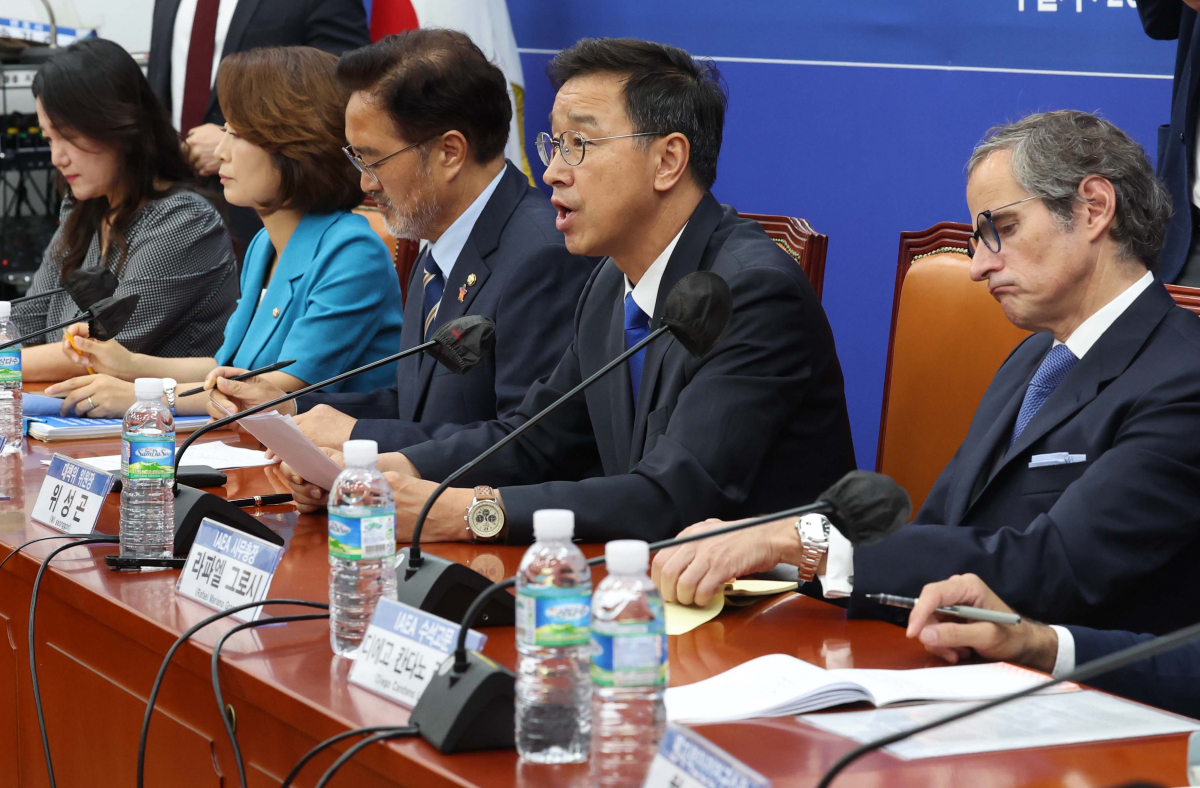 ▲위성곤 더불어민주당 후쿠시마 원전 오염수 해양 투기 저지 대책위원장이 9일 서울 여의도 국회에서 열린 더불어민주당 후쿠시마 원전오염수 해양투기저지 대책위원회-국제원자력기구(IAEA) 면담에서 발언하고 있다. 신태현 기자 holjjak@