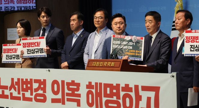 ▲더불어민주당 강득구 서울-양평 고속도로 특혜의혹 진상규명 TF 단장이 9일 오후 서울 여의도 국회 소통관에서 열린 진상규명 TF 긴급기자회견에서 발언하고 있다. (연합뉴스)