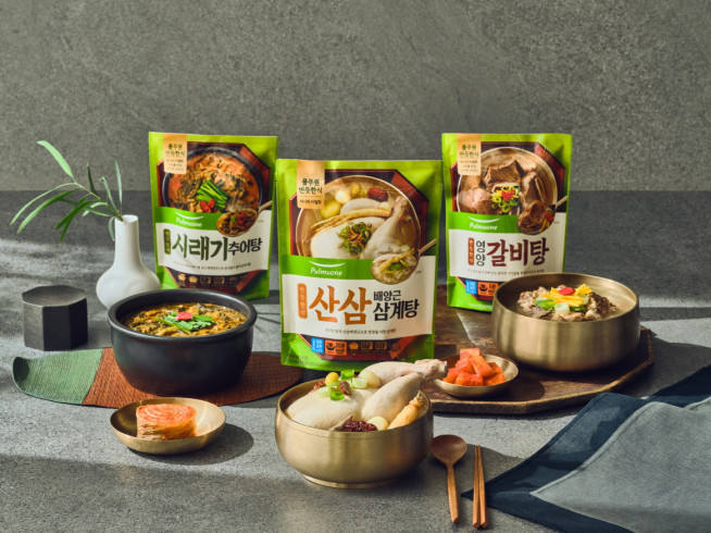 ▲풀무원식품은 프리미엄 한식 HMR(가정간편식) '반듯한식'의 삼계탕, 추어탕, 갈비탕 등 보양식 제품의 올해 상반기 매출이 전년 동기 대비 43.5% 증가했다고 11일 밝혔다.  (사진제공=풀무원)