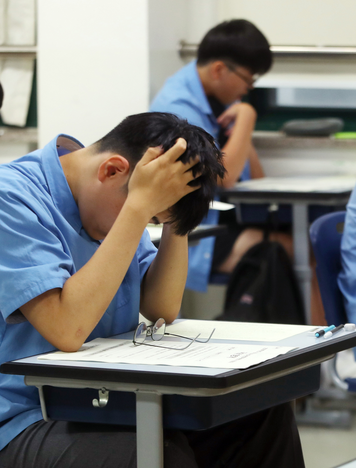 ▲2024학년도 수능 대비 7월 전국연합학력평가가 시행된 11일 서울 종로구 경복고등학교에서 수험생들이 시험 준비를 하고 있다. 사진공동취재단