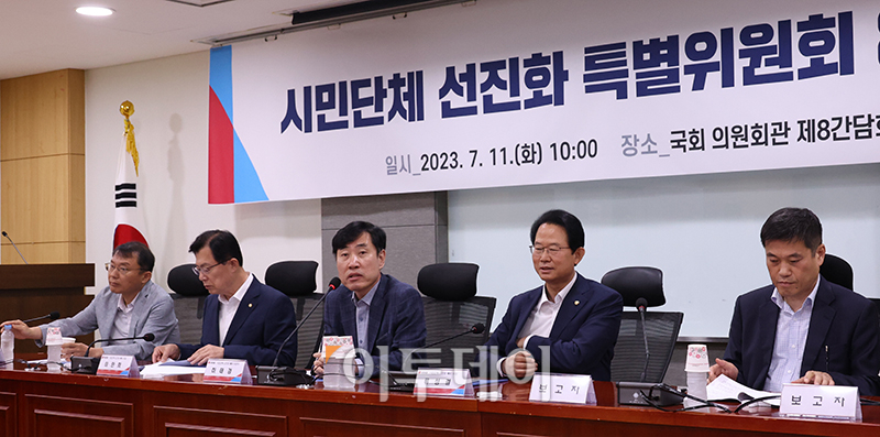 ▲11일 서울 여의도 국회 의원회관에서 열린 국민의힘 시민단체 선진화 특별위원회 8차 회의에서 하태경 위원장이 발언을 하고 있다. 이날 회의에서 특위는 정부가 조사한 오염수 괴담 현황을 정부와 괴담 유포를 막기 위한 대책을 논의했다. 고이란 기자 photoeran@