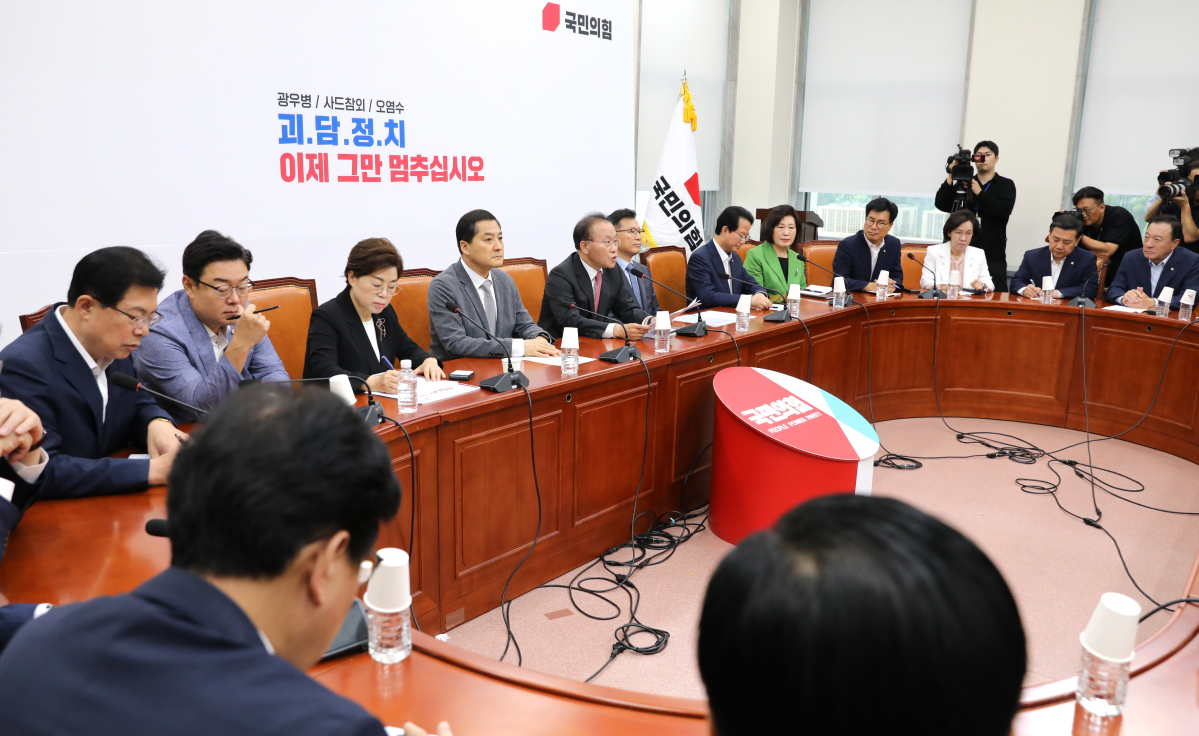 ▲윤재옥 국민의힘 원내대표가 11일 오전 서울 여의도 국회에서 열린 원내대책회의에서 발언하고 있다. (뉴시스)