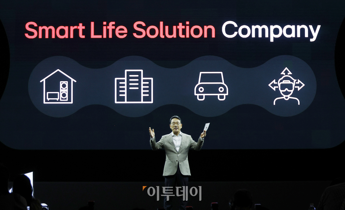 ▲조주완 LG전자 대표이사가 12일 서울 강서구 마곡 LG사이언스파크에서 열린 'LG전자 중·장기 미래 비전 및 사업전략 발표회'에서 사업전략을 발표하고 있다. 조현호 기자 hunho@