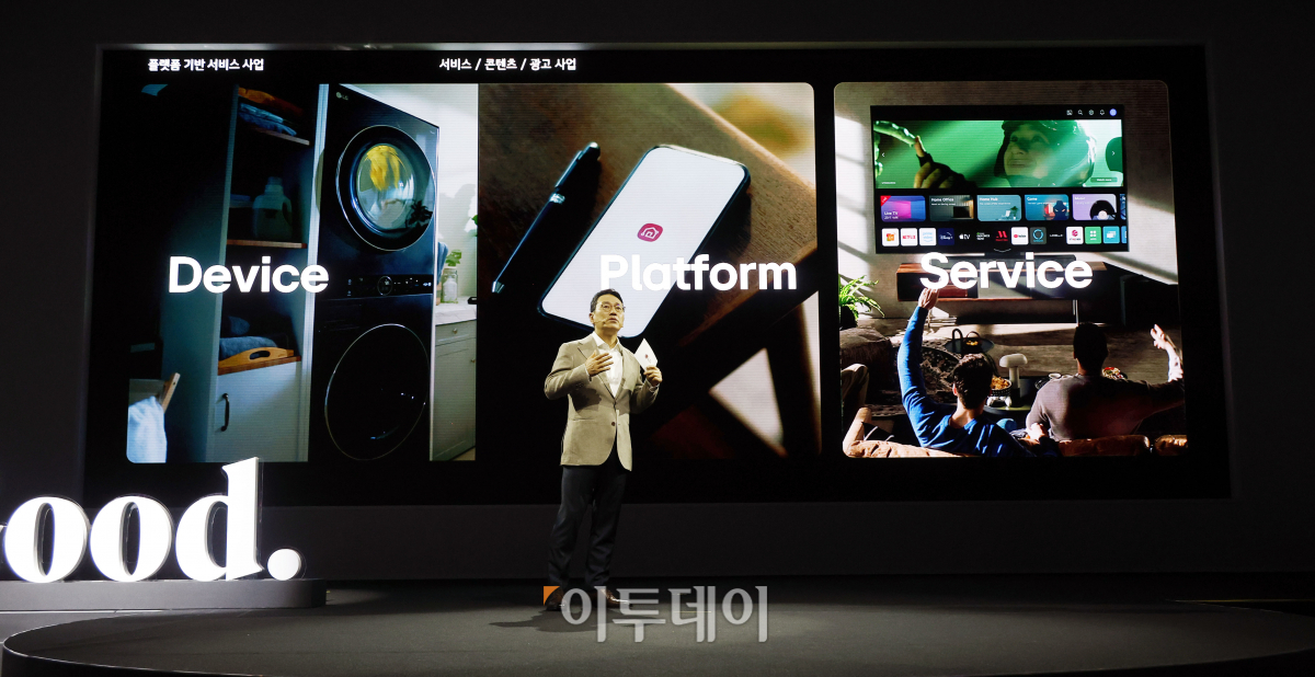 ▲조주완 LG전자 대표이사가 12일 서울 강서구 마곡 LG사이언스파크에서 열린 'LG전자 중·장기 미래 비전 및 사업전략 발표회'에서 사업전략을 발표하고 있다. 조현호 기자 hunho@