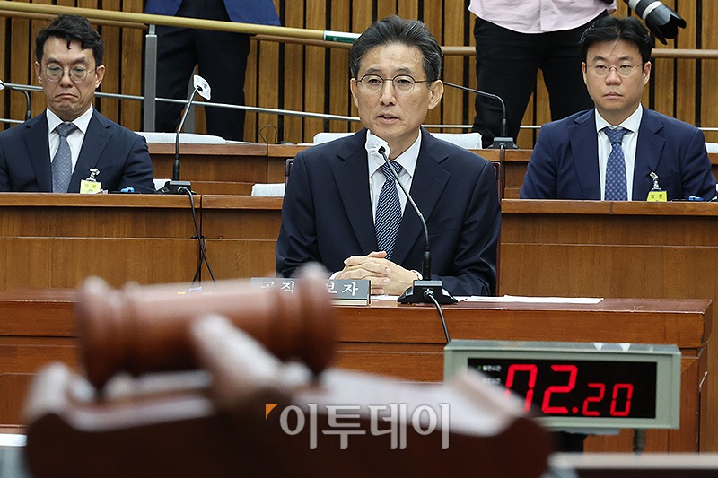 ▲서경환 대법관 후보자가 12일 서울 여의도 국회에서 열린 인사청문회에서 의원 질의에 답변하고 있다. 고이란 기자 photoeran@