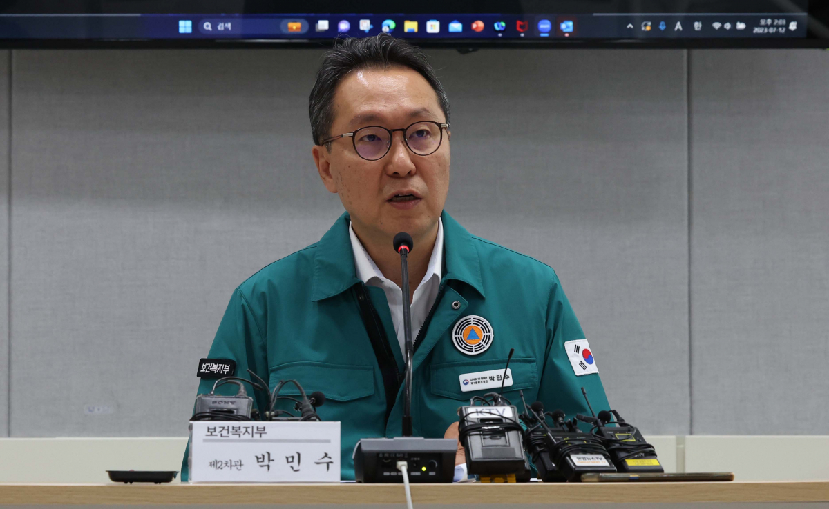 ▲박민수 보건복지부 2차관이 12일 서울 중구 범부처재생의료기술개발사업단에서 화상으로 열린 보건의료노조 파업 관련 상급종합병원과의 간담회에서 모두발언을 하고 있다. 신태현 기자 holjjak@