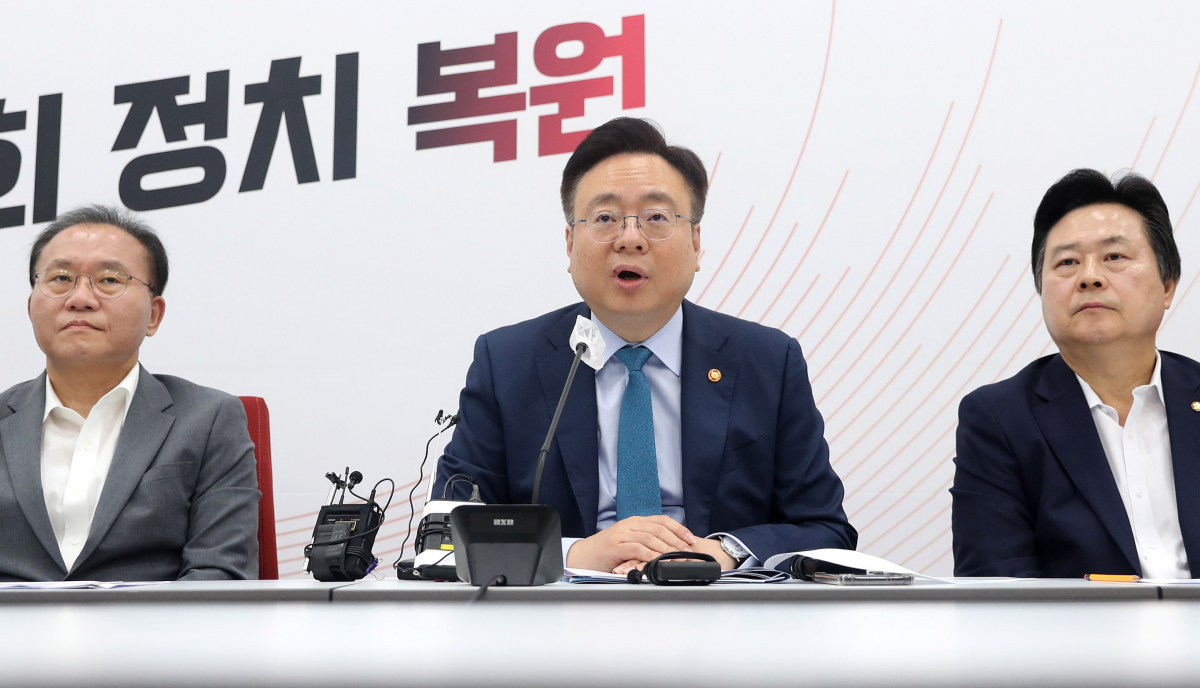 ▲[서울=뉴시스] 추상철 기자 = 조규홍 보건복지부 장관이 13일 오전 서울 여의도 국회에서 '보건의료관련 현안 점검회의'에 대한 브리핑을 하고 있다. 2023.07.13. scchoo@newsis.com