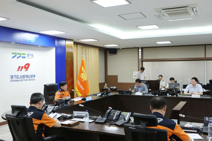 ▲ 경기도소방재난본부가 효율적인 청사 활용을 위해 표준설계 기준을 개발하는 연구 착수 보고회를 열고 있다.  (사진 제공 = 경기소방재난본부)