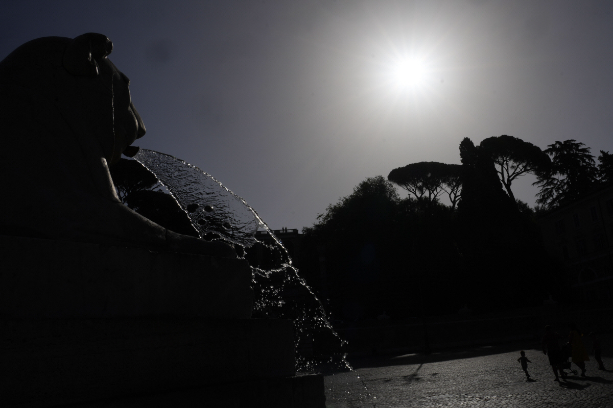 ▲이탈리아 로마에서 16일 햇볕이 뜨겁게 내리쬐고 있다. 로마/AP연합뉴스